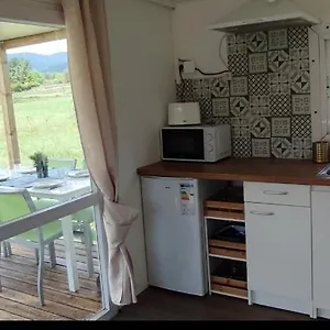Au Pied Du Luberon Camping
